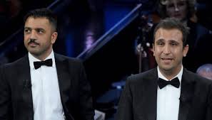 È questa la promessa che i comici pio e amedeo fanno al proprio pubblico, pronti a sconvolgere la prima serata di canale 5 con. Dpxjqkbxlr00 M