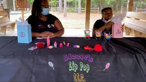 Jun 24, 2021 · when you make your own lip gloss, you can customize it to give it your favorite scent or color, and you can even add in glitter if you like a little bit of sparkle. Willy Wonka Of Lip Gloss 10 Year Old Girl Starts Own Local Cosmetics Business Wsav Tv