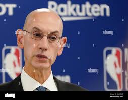 Il commissario dell'NBA Adam Silver partecipa ai premi NBA 2017 a  Basketball City