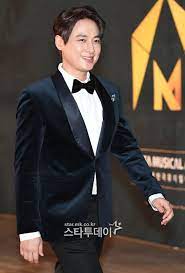 Lee ji hoon (이지훈) is a korean ballad singer and actor. Actor And Singer Lee Ji Hoon The Tapgol Lee Seung Gi Formula For Thank You For The Heart Exposed