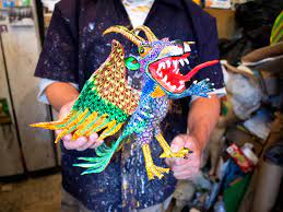 A pesar de su origen religioso, la cartonería se fue transformando con rapidez y los artesanos empezaron a realizar otro tipo de piezas que nada la revelación de los alebrijes. Historia De Los Alebrijes Seres Fantasticos Surgidos De Un Sueno