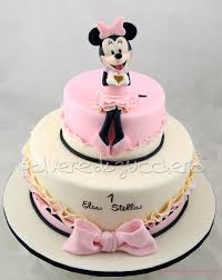 Torta Decorata Per Il Primo Compleanno Di Una Bimba Con Minnie Disney Tridimensionale In Pasta Di Zucchero Torte Torte Di Compleanno Per Bambini Torta Di Minnie