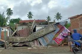 Pengertian gempa bumi adalah sederhananya, gempa adalah suatu peristiwa ketika dua blok yang ada di perut bumi menyelinap atau melewati satu dengan yang lain. Lagi Gempa Bumi Ke 39 Kali Guncang Majene Dan Mamuju Halaman All Kompas Com