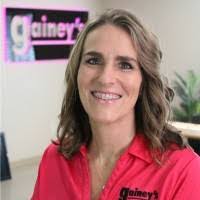 Heidi Wolfe's Instagram, Twitter & Facebook