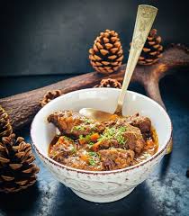 Omas Saftiges Hirschgulasch Rezept Mit Rotwein Rezept Hirschgulasch Rezept Gulasch Wildgulasch