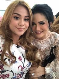 The official twitter page of aurelie hermansyah. Aurel Hermansyah Belum Kenalkan Atta Halilintar Ke Krisdayanti Anang Buka Suara Showbiz Liputan6 Com