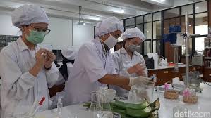 Check spelling or type a new query. Ini Cara Mudah Membuat Hand Sanitizer Ala Kampus Ubaya