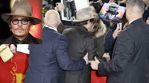 John christopher depp ii (born june 9, 1963) is an american actor, producer, and musician. Johnny Depp Hollywood Star Erschreckt Auf Berlinale Mit Schlechter Verfassung
