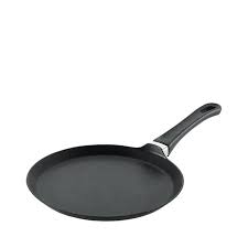 Per preparare le crepe dolci e salate iniziate rompendo le uova in una ciotola dai bordi alti 1 mescolate con una forchetta e unite il latte 2. Padella Per Crepes Attrezzi Per Cucina Padella Per Crepes