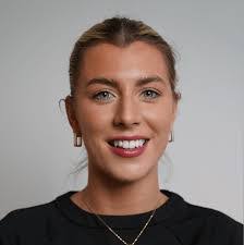 Hayley Sewell's Instagram, Twitter & Facebook