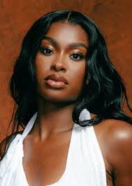 Effie White's Instagram, Twitter & Facebook