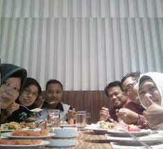 Memiliki julukan kota bunga, malang memang merupakan kota yang sejuk karena berada di dataran tinggi. Menentukan Paragraf Yang Mengandung Unsur Deskripsi Umum Pelajaran Bahasa Indonesia Di Jari Kamu