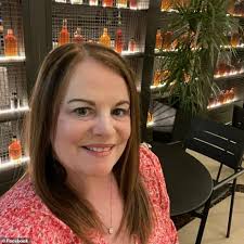 Diane Loud's Instagram, Twitter & Facebook