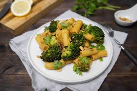 Die asiatische küche zeichnet sich nicht allein durch ihre große vielfalt an unterschiedlichen gerichten aus, sie ist dazu noch äußerst bekömmlich sie sollte daher in keiner küche fehlen. Vegane Asiatische Rezepte Asiatische Kuche Mangold Muskat