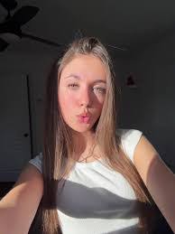 Starr Barker's Instagram, Twitter & Facebook