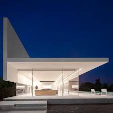 Pin By Piotr Landowski On Exterior White In 2019 Minimalist Architecture Modern House Design Minimalist House Design