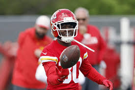 The Brashard Smith-Isiah Pacheco comparisons take back seat at Chiefs  rookie camp - The Athletic