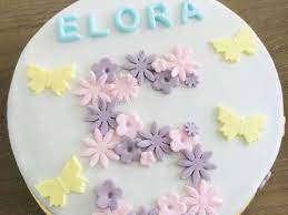 Constituée de sucre glace, de blancs d'œufs et de glucose liquide, la pâte à sucre est très modelable et permet de créer toutes les formes possibles. Recettes De Pate A Sucre Et Fleurs