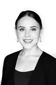 Eva Bandola's Instagram, Twitter & Facebook