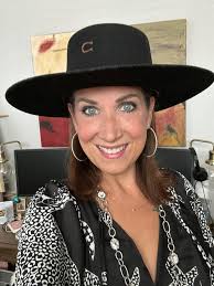 Mariah Black looking fabulous in Vegas in an Audrey K Dress from Savannah  Hoffman Designs. Metallic & pink…of course!!!