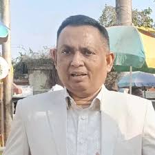 Bernard Arnault, the French luxury-goods tycoon once called “a wolf in  cashmere,” has surpassed Elon Musk to become the world's richest person.