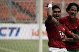 Bambang pamungkas adalah sebuah pribadi yg boleh dikatakan cukup jauh dari pemberitaan, baik pemberitaan di media cetak maupun media elektronik. Afc Sejajarkan Bambang Pamungkas Dengan Son Heung Min Halaman All Kompas Com