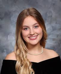 Fontainebleau High celebrates seniors, names five top students