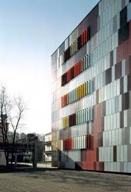 Boehringer Ingelheim Biberach El Revestimiento De La Fachada Esta Resuelto Con Doble Piel De Vidrio In Facade Architecture Architecture Details Architecture