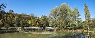 Ainsi, tout au long de l'année et spécialement l'été, il y a des milliers de jeunes qui. Taize Saone Et Loire Wikipedia