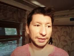 Questo ragazzo spende $ 100 al mese per il suo appartamento in Russia: il  tour della casa (+VIDEO)