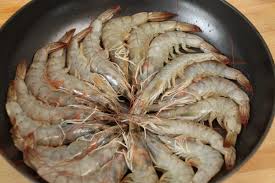 Use a plate or other heavy object to hold the bag down, and allow it to thaw, fully submerged, for 45 minutes. When Boiled Shrimps Do You Use Cold Water Or Hot Water The Difference Is Quite Big It S A Waste Of Money If It Is Wrong Inews