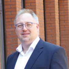 Ausgabe 01/2024 KUNSTPROJEKT Hoffnungs- spendende Personen ENGAGEMENT  Hoffnungs- spendende Geschenke TEACH & PREACH Hoffnung