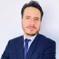 30+ perfiles de «Uriel Carrera»