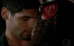 Teodora diz a Quinzé que o filho que ela espera não é dele