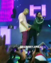 Duki, cazzu & bad bunny. Bad Bunny Besa A Cazzu Video Dailymotion