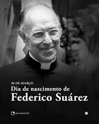 ✨Dia de nascimento de Federico Suárez✨ Federico Suárez é um daqueles  autores discretos. Aos poucos, porém, vamos descobrindo como seus livros  marcaram a vida interior de muita gente. Quem jamais se comoveu