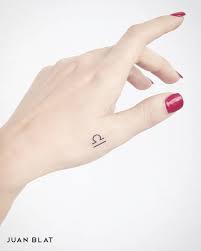 50 Entzuckende Micro Tattoos Von Juan Blat Blat Entzuckende Juan Libratattoo Micro Tat Tatoeage Ideeen Tatoeage Tatoeages