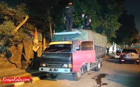 Panduan modifikasi scorpio bergaya scrambler from sains.kompas.com. Kepolisian Amankan Sepeda Motor Modifikasi Dan Truk Diduga Muatan