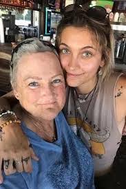 Debbie Michael's Instagram, Twitter & Facebook