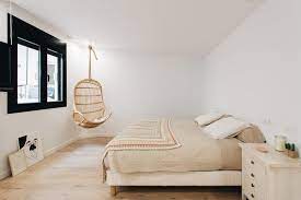 Scopri una collezione di letti, comò, comodini e mobili per camere moderne o di design e per camerette. Foto Camera Da Letto Con Poltrona Sospesa Di Rossella Cristofaro 751074 Habitissimo