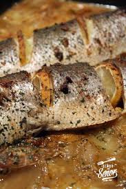 Delicioso, elegante, y con una presentación un poquitín cuidada puedes vestir tu mesa de gala para cualquier celebración y siempre quedarás bien. Lubina Salvaje Al Horno Receta De Sergio