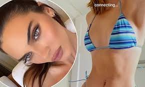 Who is kendall jenner dating? Kendall Jenner And Devin Booker Flirt On Instagram Amid Rumors Daily Mail Online
