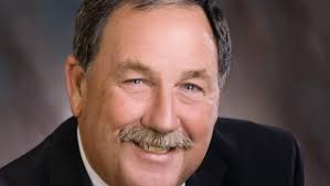 Salinas mayor files for re-election