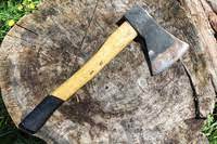 Hatchet Signification Definition Dans Le Dictionnaire Anglais De Cambridge