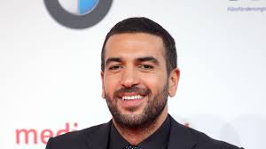 Elyas m'barek (fack ju göhte) and lavinia wilson (æon flux) star in this drama based on a story by peter stamm. Riesen Tattoo Fur Film Elyas M Barek Gibt Alles Promiflash De