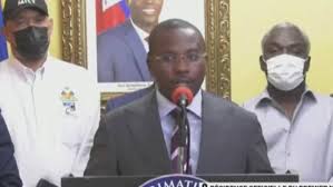El presidente de haití, jovenel moïse, de 53 años, fue asesinado en su residencia por un comando integrado aparentemente por extranjeros, en un hecho en el que además fue baleada su esposa. Wwv2som2cosnkm