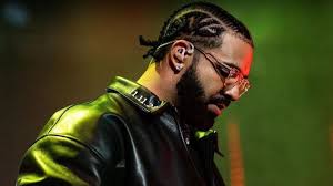 Drake performs with his dad at Toronto jazz bar