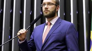 A comissão especial da câmara dos deputados que analisa a proposta de emenda à constituição, a pec 135/2019, que busca regulamentar o chamado voto impresso no sistema eleitoral brasileiro, teve sua primeira reunião desde o retorno do recesso parlamentar. Exdoxztygdlgxm