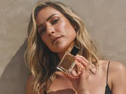 Happy 6th birthday my sweet baby girl. Saylor, it feels like yesterday I  held you in my arms for the very first time. Now, you've blossomed into the  sweetest little girl who