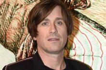 Autre lieu, autre pause, dans la cave d'un restaurant où son père jacques dutronc avait aussi ses. Video Thomas Dutronc Raconte Ses Soirees Arrosees Avec Alexandra Lamy Fou Rire Chez Michel Drucker Gala
